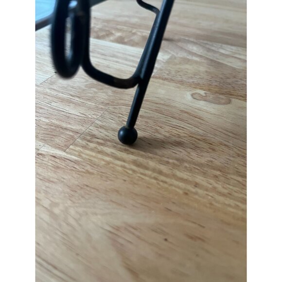 Apple-Shaped Black Metal Easel Stand For Photos & Plates - Picture 7 of 12